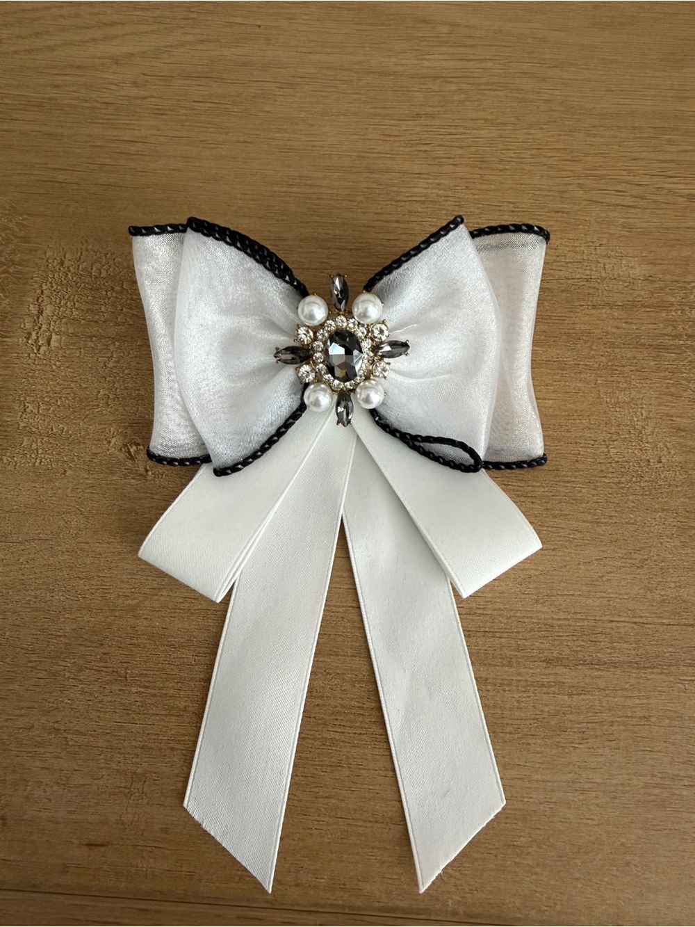 White Pearl Bow clip